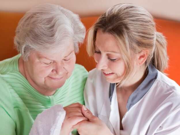 Igiene personale dell'anziano Assistenza anziani torino - Agenzia Badanti Torino